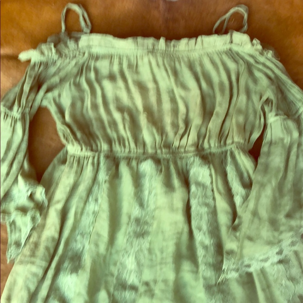 Cute off the shoulder dress 👗